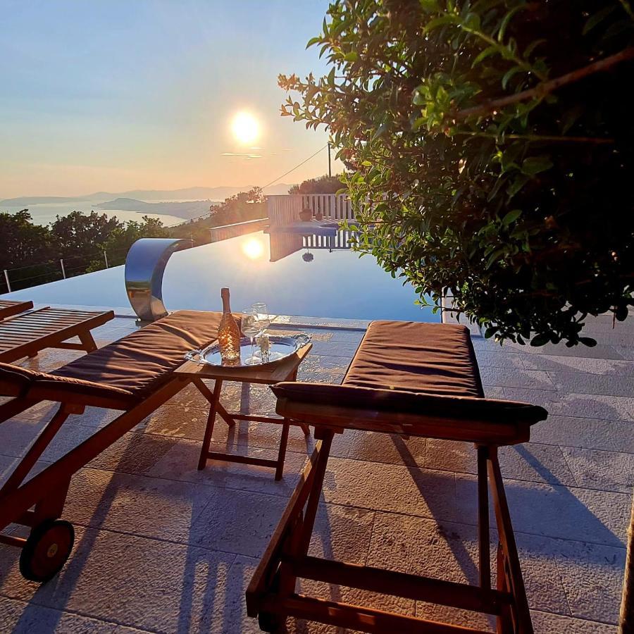 Sea View Luxury Apart Hotel Villa Conte With Swiming Pool And Romantic Spa Подстрана Экстерьер фото